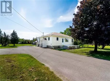 2775 HIGHWAY 3 Highway, Port Colborne, Ontario L3K5V3, 3 Bedrooms Bedrooms, ,1 BathroomBathrooms,Single Family,For Sale,HIGHWAY 3,40492106