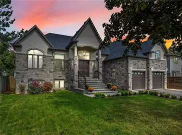 Hamilton, Ontario L9G3A6, 7 Bedrooms Bedrooms, ,8 BathroomsBathrooms,Single Family,For Sale,H4175738