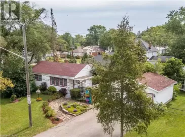 7962 BOOTH Street, Niagara Falls, ON L2H1E8, 2 Bedrooms Bedrooms, ,2 BathroomsBathrooms,Single Family,For Sale,BOOTH,40509764