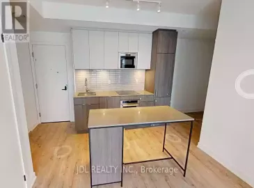 215 Lakeshore Road, Mississauga, ON L5H0A7, 3 Bedrooms Bedrooms, ,2 BathroomsBathrooms,Single Family,For Lease,Lakeshore,W7283540