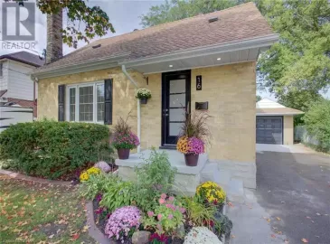 16 SHERWOOD Avenue, Kitchener, Ontario N2B1J9, 4 Bedrooms Bedrooms, ,2 BathroomsBathrooms,Single Family,For Sale,SHERWOOD,40497806
