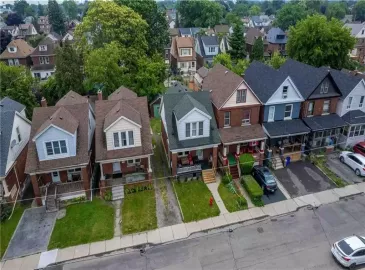 Hamilton, ON L8L7M1, 3 Bedrooms Bedrooms, ,1 BathroomBathrooms,Single Family,For Sale,H4174528