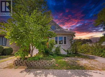 7 George Street, St. Catharines, ON L2R5N1, 7 Bedrooms Bedrooms, ,3 BathroomsBathrooms,Single Family,For Sale,George,X7012442