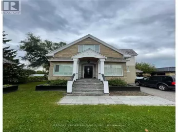 821 The Queensway, Toronto, Ontario M8Z1N6, 3 Bedrooms Bedrooms, ,2 BathroomsBathrooms,Single Family,For Sale,The Queensway,W7043950