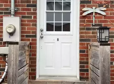 261 Wellington Street, Barrie, ON L4M2E4, 2 Bedrooms Bedrooms, ,1 BathroomBathrooms,Single Family,For Lease,Wellington,S7286384