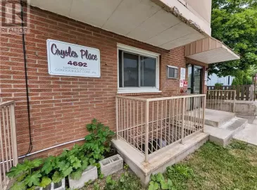 4692 CRYSLER Avenue, Niagara Falls, Ontario L2E3V8, 2 Bedrooms Bedrooms, ,1 BathroomBathrooms,Single Family,For Sale,CRYSLER,40479882