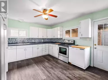 15 Gladstone Street, Madoc, ON K0K2K0, 3 Bedrooms Bedrooms, ,2 BathroomsBathrooms,Single Family,For Sale,Gladstone,X7021608 15 Gladstone Street, Madoc, ON K0K2K0, 3 Bedrooms Bedrooms, ,2 BathroomsBathrooms,Single Family,For Sale,Gladstone,X7021608