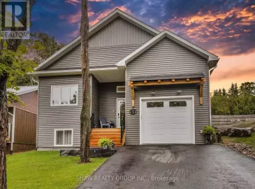 3 Rogers Road, Huntsville, ON P1H1T1, 4 Bedrooms Bedrooms, ,3 BathroomsBathrooms,Single Family,For Sale,Rogers,X7202530