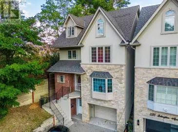 2591 Islington, Toronto, Ontario M9V4A2, 6 Bedrooms Bedrooms, ,4 BathroomsBathrooms,Single Family,For Sale,Islington,W7205512