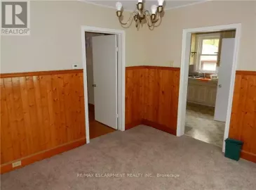 6145 Franklin, Niagara Falls, Ontario L2G4Z1, 2 Bedrooms Bedrooms, ,1 BathroomBathrooms,Single Family,For Sale,Franklin,X6785198 6145 Franklin, Niagara Falls, Ontario L2G4Z1, 2 Bedrooms Bedrooms, ,1 BathroomBathrooms,Single Family,For Sale,Franklin,X6785198