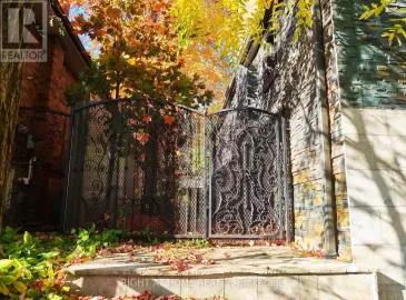 300 Hendon, Toronto, ON M2M1B2, 4 Bedrooms Bedrooms, ,2 BathroomsBathrooms,Single Family,For Sale,Hendon,C6810004