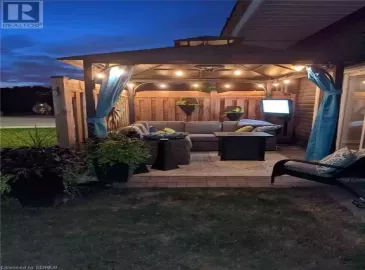 992 WINDHAM CENTRE Road, Windham Centre, Ontario N0E2A0, 2 Bedrooms Bedrooms, ,1 BathroomBathrooms,Single Family,For Sale,WINDHAM CENTRE,40497565