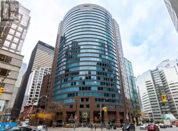 33 University, Toronto, Ontario M5J2S7, 2 Bedrooms Bedrooms, ,1 BathroomBathrooms,Single Family,For Sale,University,C7289176