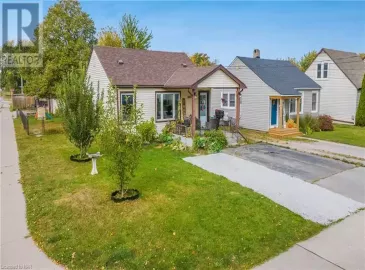 4377 FIFTH Avenue, Niagara Falls, ON L2E4R1, 3 Bedrooms Bedrooms, ,1 BathroomBathrooms,Single Family,For Sale,FIFTH,40496722