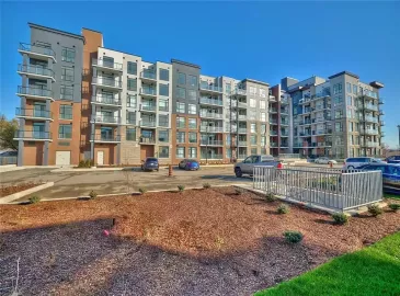 Hamilton, ON L8E5A7, 2 Bedrooms Bedrooms, ,2 BathroomsBathrooms,Single Family,For Sale,H4179137