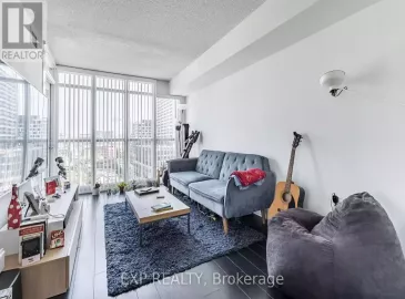 15 Iceboat Terrace, Toronto, Ontario M5V4A5, 2 Bedrooms Bedrooms, ,1 BathroomBathrooms,Single Family,For Sale,Iceboat,C7294372