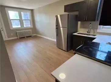 Hamilton, ON L8M1M6, 2 Bedrooms Bedrooms, ,1 BathroomBathrooms,Single Family,For Lease,H4179939