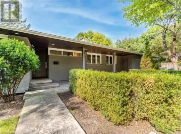 1590 PINETREE Crescent, Mississauga, Ontario L5G2S8, 6 Bedrooms Bedrooms, ,3 BathroomsBathrooms,Single Family,For Sale,PINETREE,40486748