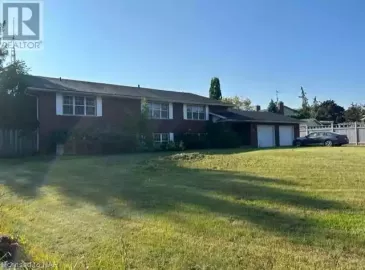 4 MERRITT Circle, Niagara-on-the-Lake, Ontario L0S1J0, 6 Bedrooms Bedrooms, ,3 BathroomsBathrooms,Single Family,For Sale,MERRITT,40494827