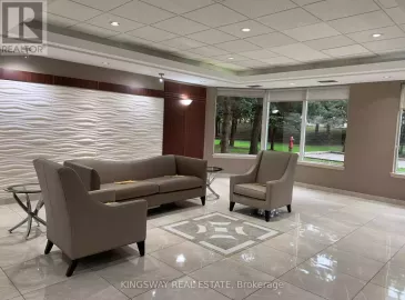 135 Hillcrest, Mississauga, ON L5B4B1, 3 Bedrooms Bedrooms, ,2 BathroomsBathrooms,Single Family,For Sale,Hillcrest,W7206990