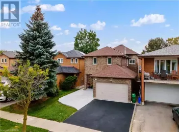 659 ROSELAIRE Trail, Mississauga, ON L5R3C6, 10 Bedrooms Bedrooms, ,8 BathroomsBathrooms,Single Family,For Sale,ROSELAIRE,40503786