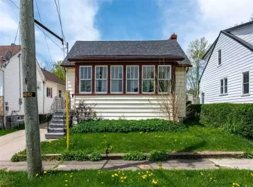Thorold, Ontario L2V1B8, 4 Bedrooms Bedrooms, ,1 BathroomBathrooms,Single Family,For Sale,H4178885
