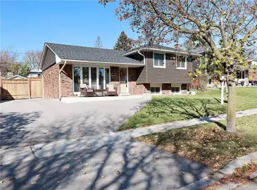 Burlington, ON L7M1B5, 3 Bedrooms Bedrooms, ,2 BathroomsBathrooms,Single Family,For Sale,H4179215
