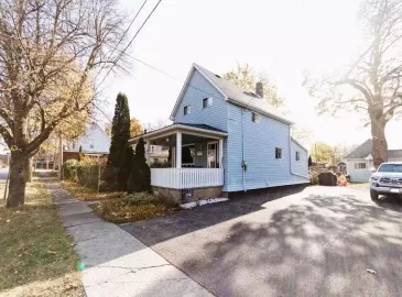 Welland, ON L3B4X7, 4 Bedrooms Bedrooms, ,2 BathroomsBathrooms,Single Family,For Sale,H4179844