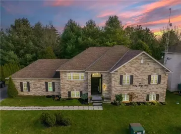 Flamborough, Ontario L8N2Z7, 4 Bedrooms Bedrooms, ,3 BathroomsBathrooms,Single Family,For Sale,H4179698
