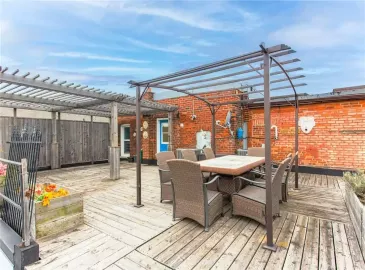Hamilton, ON L8H3Z9, 2 Bedrooms Bedrooms, ,1 BathroomBathrooms,Single Family,For Lease,H4179933