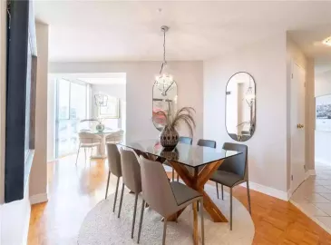 Mississauga, ON L5A4A1, 1 Bedroom Bedrooms, ,2 BathroomsBathrooms,Single Family,For Sale,H4179993