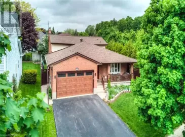 400 STRAWBERRY Crescent, Waterloo, Ontario N2K3J4, 4 Bedrooms Bedrooms, ,3 BathroomsBathrooms,Single Family,For Sale,STRAWBERRY,40512742