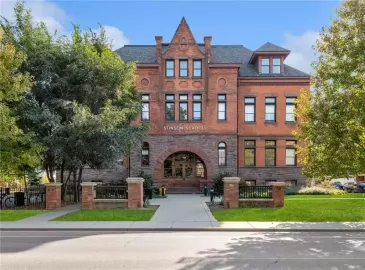 Hamilton, Ontario L8N4J5, 1 Bedroom Bedrooms, ,1 BathroomBathrooms,Single Family,For Sale,H4180057