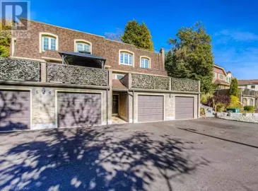 214 KINGSWOOD Drive, Kitchener, ON N2E2K2, 2 Bedrooms Bedrooms, ,3 BathroomsBathrooms,Single Family,For Sale,KINGSWOOD,40513433