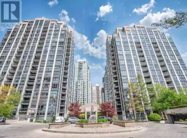 18 Hollywood, Toronto, Ontario M2N6P5, 3 Bedrooms Bedrooms, ,3 BathroomsBathrooms,Single Family,For Sale,Hollywood,C7300176