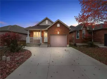 Hamilton, ON L9C7V3, 4 Bedrooms Bedrooms, ,2 BathroomsBathrooms,Single Family,For Sale,H4179826
