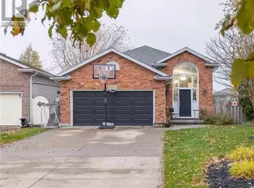 8272 WOODSVIEW Crescent, Niagara Falls, ON L2H3G1, 4 Bedrooms Bedrooms, ,2 BathroomsBathrooms,Single Family,For Lease,WOODSVIEW,40513806