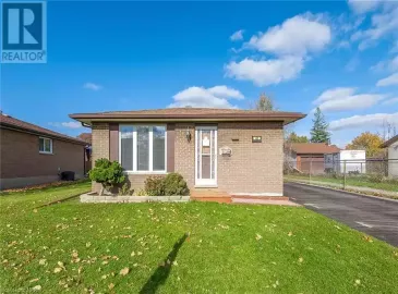 42 NEWLEAF Crescent, Welland, ON L3C6B4, 4 Bedrooms Bedrooms, ,1 BathroomBathrooms,Single Family,For Sale,NEWLEAF,40510815