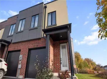 Fonthill, Ontario L0S1E3, 2 Bedrooms Bedrooms, ,3 BathroomsBathrooms,Single Family,For Sale,H4180085