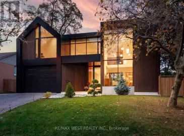 38 Ravensbourne Crescent, Toronto, Ontario M9A2A8, 5 Bedrooms Bedrooms, ,5 BathroomsBathrooms,Single Family,For Sale,Ravensbourne,W7280526