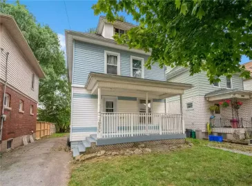 Niagara Falls, Ontario L2E1Z8, 4 Bedrooms Bedrooms, ,2 BathroomsBathrooms,Single Family,For Sale,H4180281
