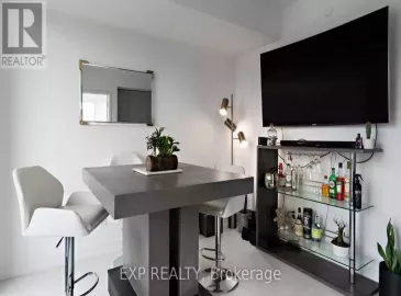 19 Western Battery Road, Toronto, Ontario M6K3S4, 2 Bedrooms Bedrooms, ,1 BathroomBathrooms,Single Family,For Lease,Western Battery,C7306180