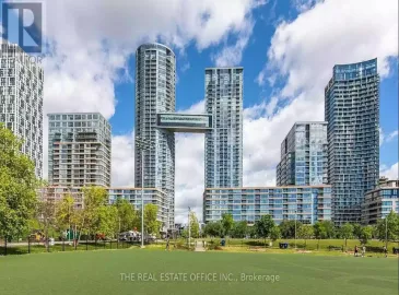 21 Iceboat Terrace, Toronto, ON M5V4A9, 2 Bedrooms Bedrooms, ,2 BathroomsBathrooms,Single Family,For Lease,Iceboat,C7307922
