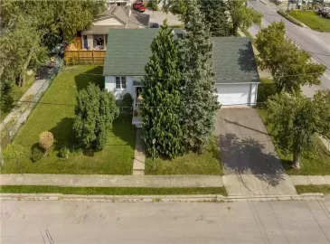 Welland, ON L3C2A4, 3 Bedrooms Bedrooms, ,2 BathroomsBathrooms,Single Family,For Sale,H4175846