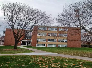 Burlington, Ontario L7R1R8, 2 Bedrooms Bedrooms, ,1 BathroomBathrooms,Single Family,For Sale,H4179403