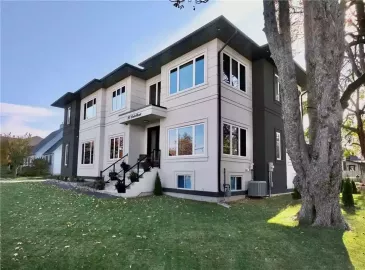 Grimsby, Ontario L3M2G7, 6 Bedrooms Bedrooms, ,5 BathroomsBathrooms,Single Family,For Sale,H4179264 Grimsby, Ontario L3M2G7, 6 Bedrooms Bedrooms, ,5 BathroomsBathrooms,Single Family,For Sale,H4179264