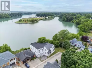 2 ELGIN Street, St. Catharines, ON L2N5G3, 4 Bedrooms Bedrooms, ,4 BathroomsBathrooms,Single Family,For Sale,ELGIN,40510362