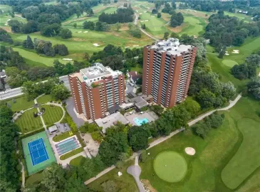 Mississauga, Ontario L5E3E1, 2 Bedrooms Bedrooms, ,1 BathroomBathrooms,Single Family,For Sale,H4177678