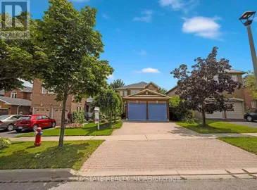 2262 Yorktown Circle, Mississauga, Ontario L5M5Y1, 4 Bedrooms Bedrooms, ,4 BathroomsBathrooms,Single Family,For Sale,Yorktown,W7311038
