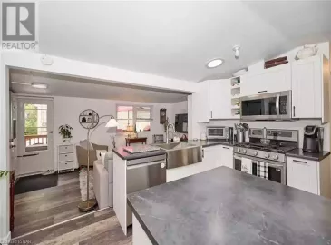 23 FOUR MILE CREEK Road, Niagara-on-the-Lake, Ontario L0S1J1, 2 Bedrooms Bedrooms, ,1 BathroomBathrooms,Single Family,For Sale,FOUR MILE CREEK,40515687